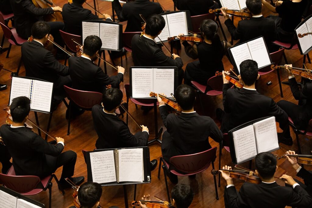 violinists playing classical music